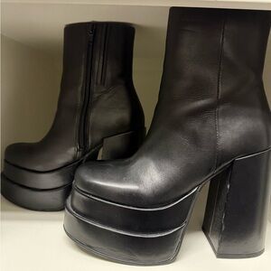 Steve Madden Black Platform Boots